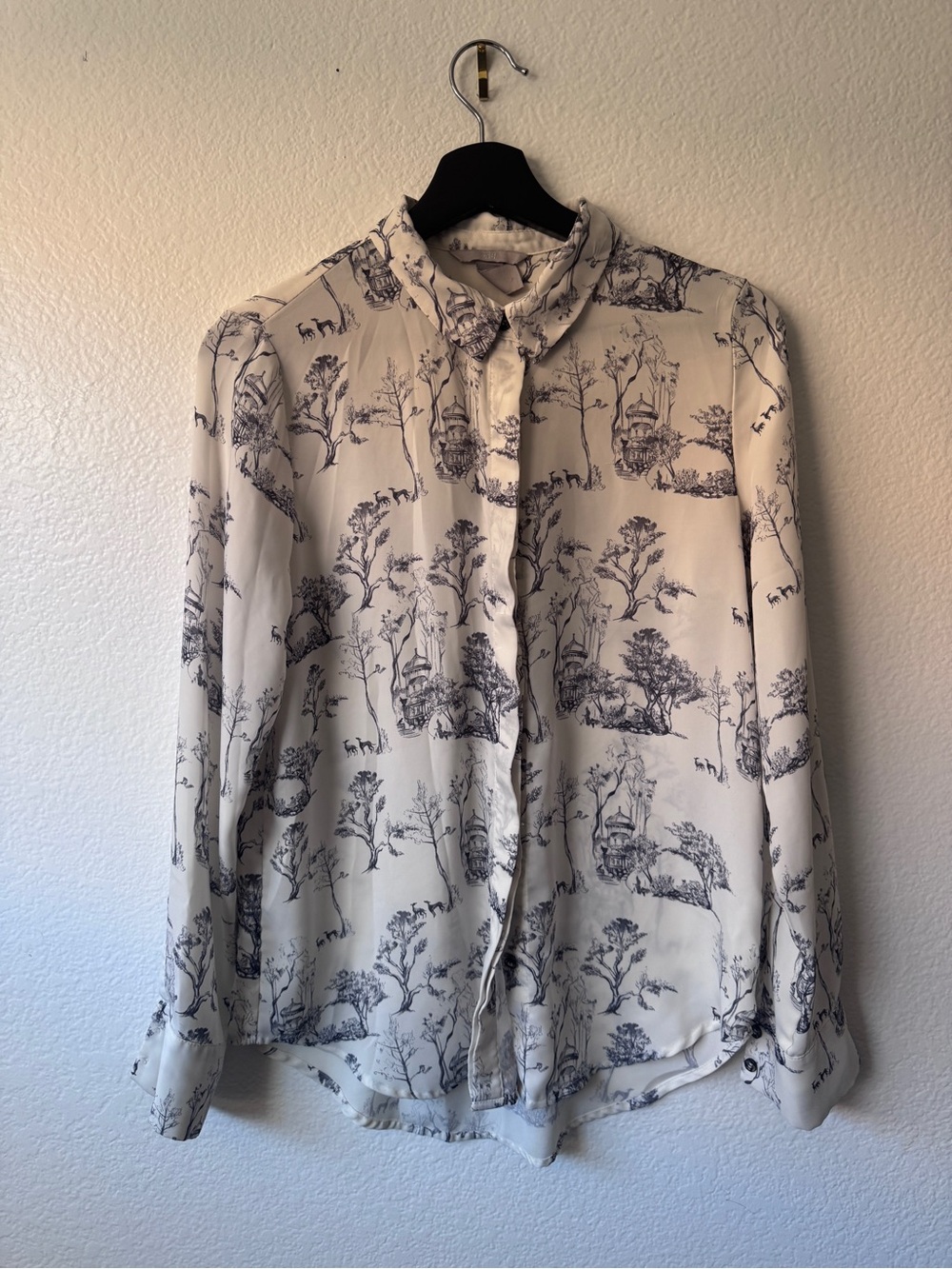 H&M button down shirt with gray print